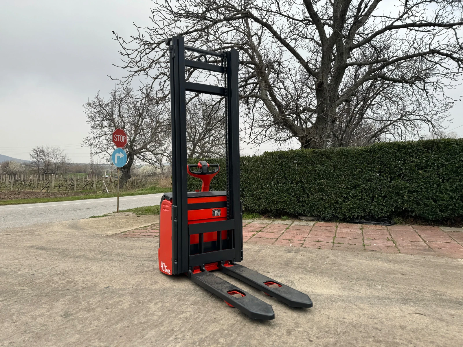 Стакер Linde L10