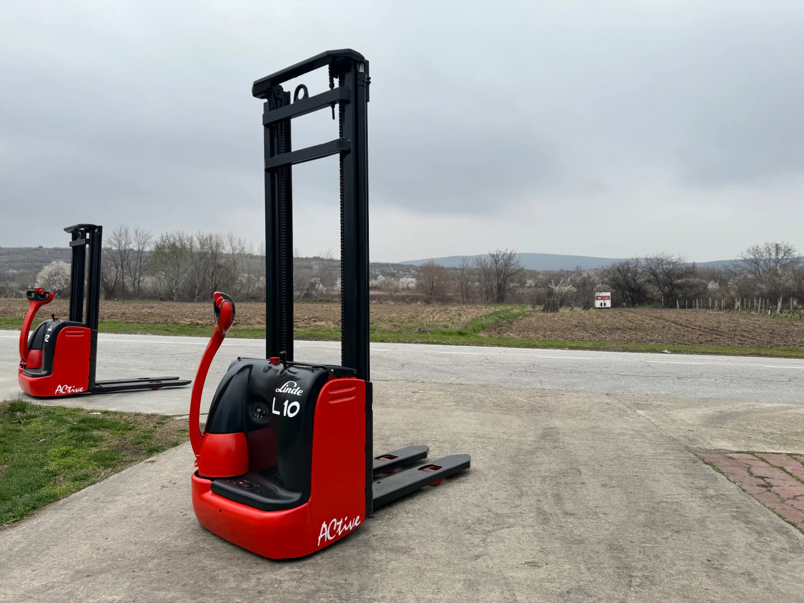 Стакер Linde L10