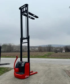 Стакер Linde L10