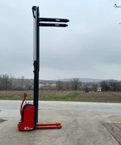 Стакер Linde L10