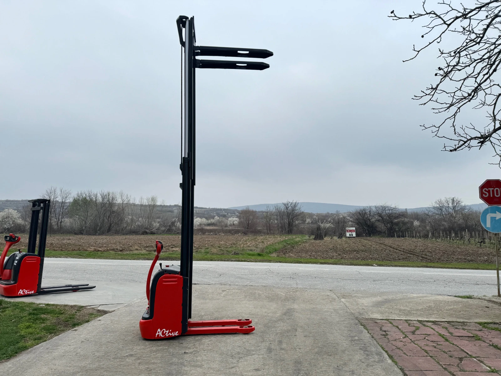 Стакер Linde L10
