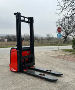 Стакер Linde L12