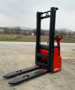 Стакер Linde L12